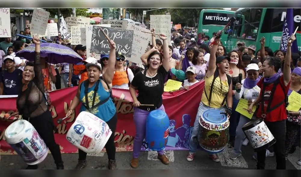 Latinoamericanas marchan y alzan su voz contra la violencia machista