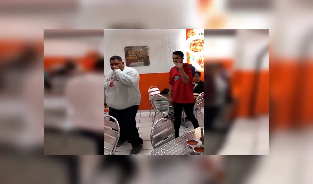 En YouTube, unos jóvenes ingresaron a un restaurante y realizan freestyle usando de ejemplo a los clientes.