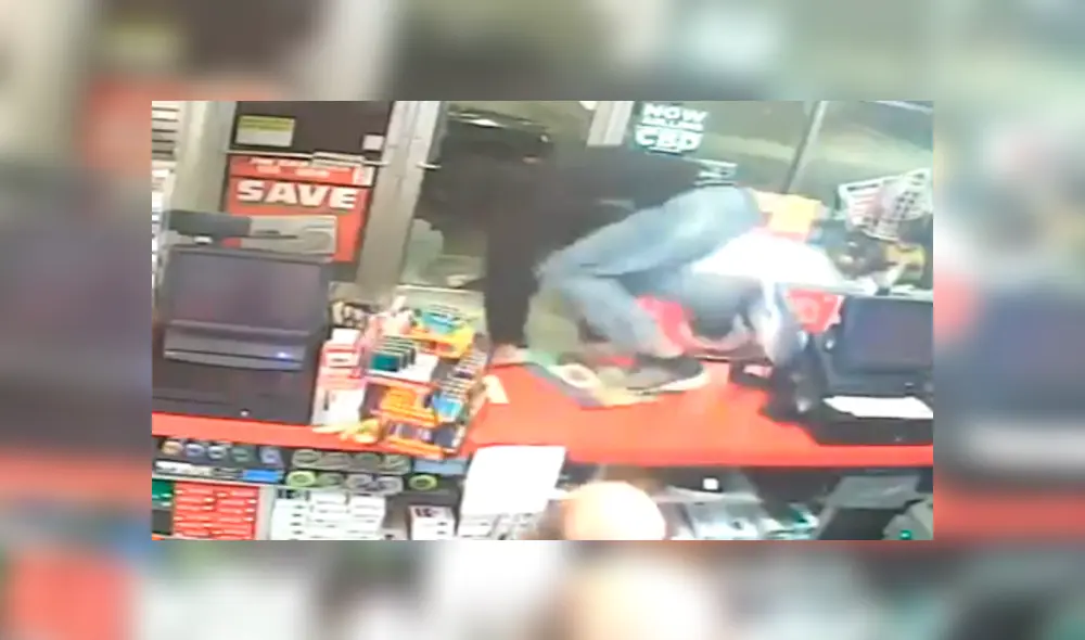 Los planes del delincuente quedaron destruidos tras cometer un curioso error cuando se lanza a romper la puerta del local con un violento acto Los planes del delincuente quedaron destruidos tras cometer un curioso error cuando se lanza a romper la puerta del local con un violento acto