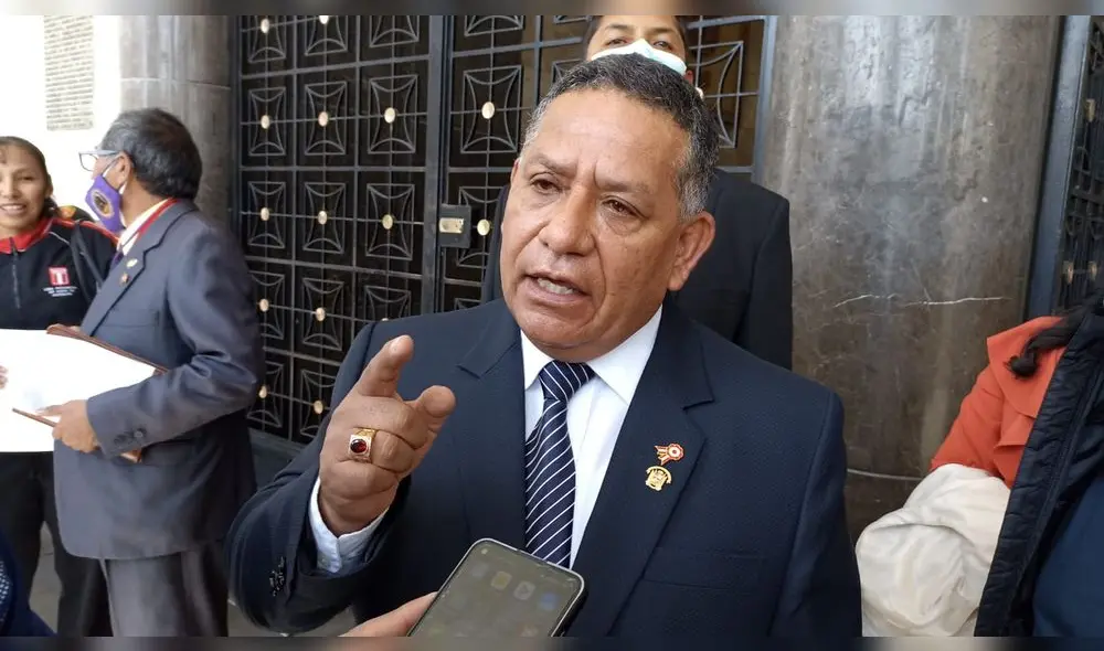 Ricardo Esdras Medina se pronuncia luego de su intento por llegar a la mesa directiva del Congreso. Foto: Wilder Pari/URPI