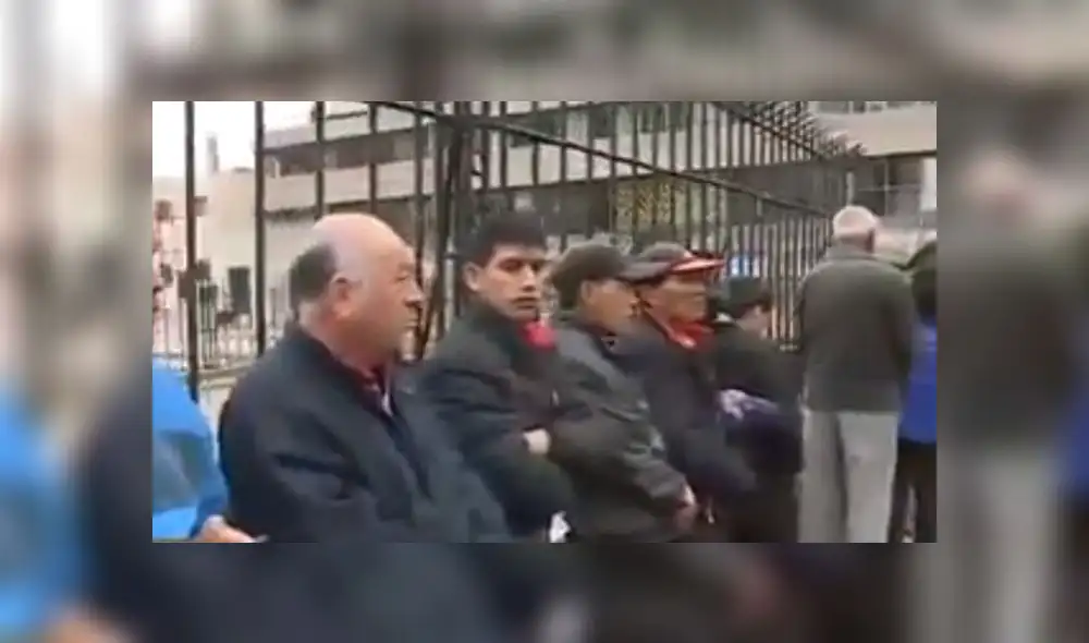 Forman largas colas en exteriores de Reniec para tramitar DNI [VIDEO]