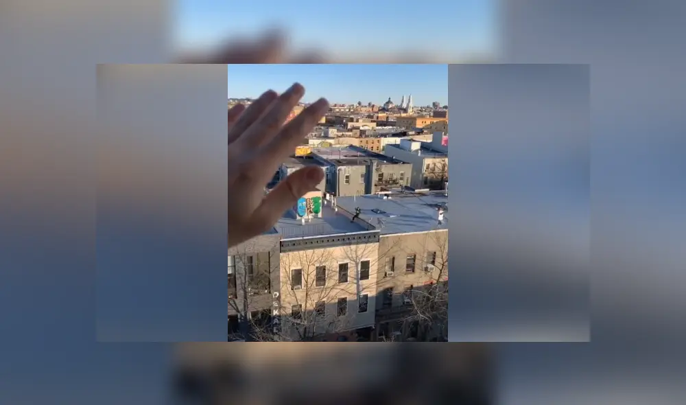En TikTok se hizo viral el momento en que un joven usa un dron para enviarle su número telefónico a su vecina.