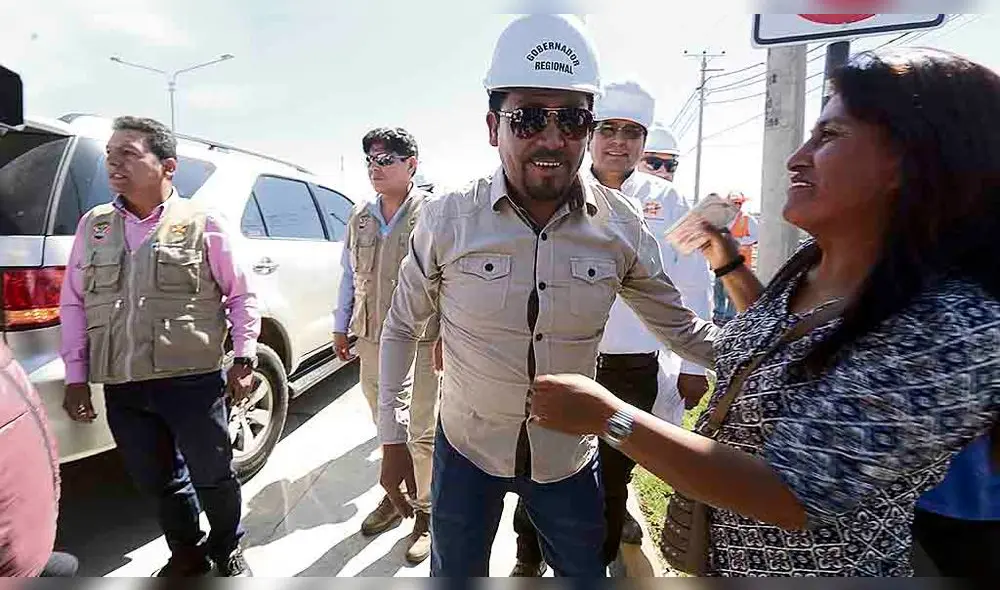 Lo responsabiliza. Elmer Cáceres Llica indicó que fin de paro en el valle de Tambo está en manos de Martín Vizcarra. Lo responsabiliza. Elmer Cáceres Llica indicó que fin de paro en el valle de Tambo está en manos de Martín Vizcarra.