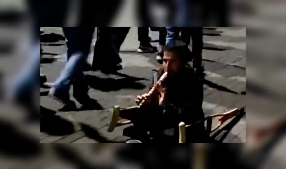 En Facebook, un hombre sorprendió a los transeúntes al interpretar ‘Lo olvidé’ del cantante peruano Pedro Suárez Vértiz.