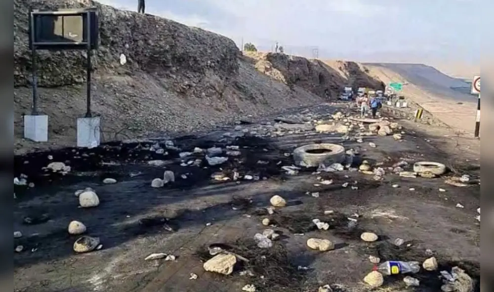 Arequipa. manifestantes colocaron piedras en varios tramos de la CPS. Foto LR