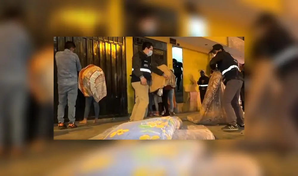 Serenos y policías sorprendieron a parroquianos que incumplian las normas de bioseguridad contra la COVID-19. / Créditos: Municipalidad de Comas