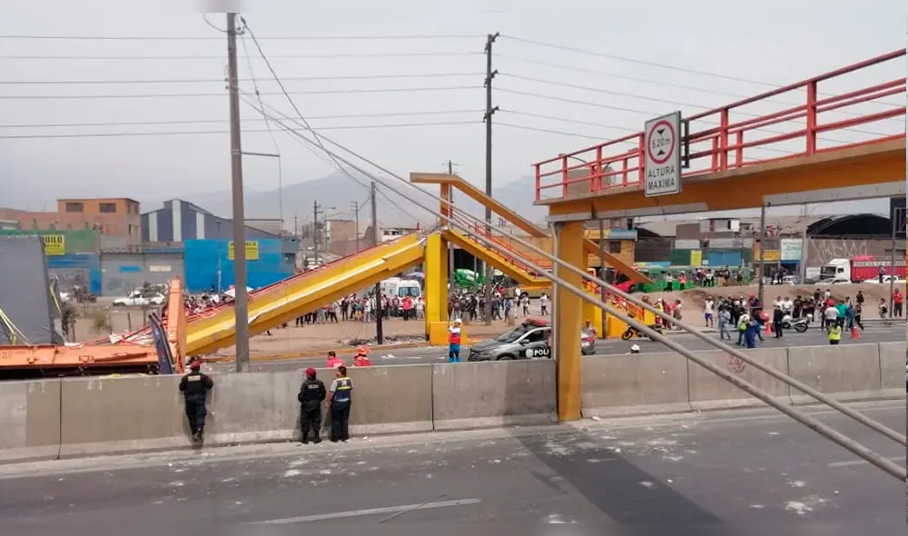 Panamericana Norte: Camión tumba puente y este cae encima de auto [VIDEO]