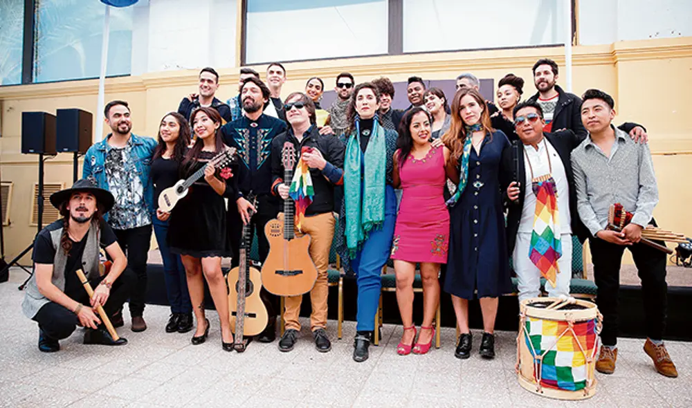 Concursantes. Luz Merly representa a Perú en la competencia folclórica.