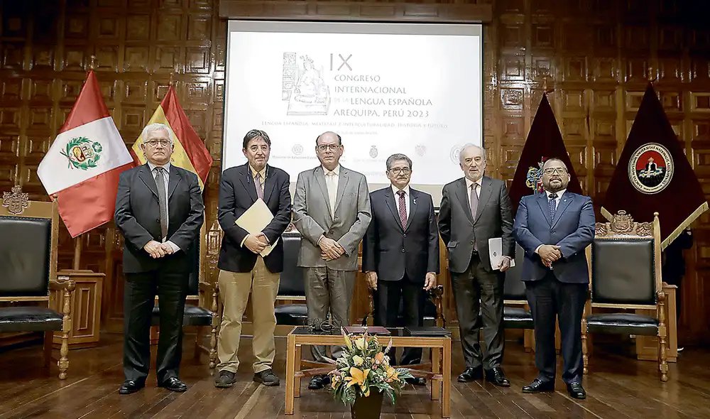 Autoridades. Eduardo Hopkins, Luis García Montero, César Landa, Hugo Rojas, Santiago Muñoz Machado y Omar Candia. Foto: difusión