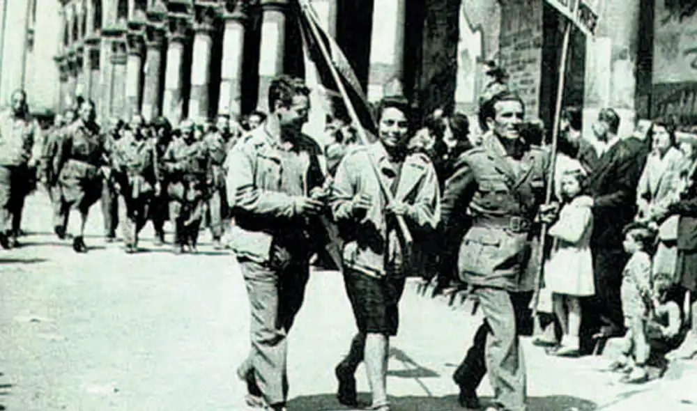 Alegría. Los ciudadanos italianos en 1945, hombres y mujeres, además de luchar con coraje, lo hicieron con entusiasmo. Alegría. Los ciudadanos italianos en 1945, hombres y mujeres, además de luchar con coraje, lo hicieron con entusiasmo.