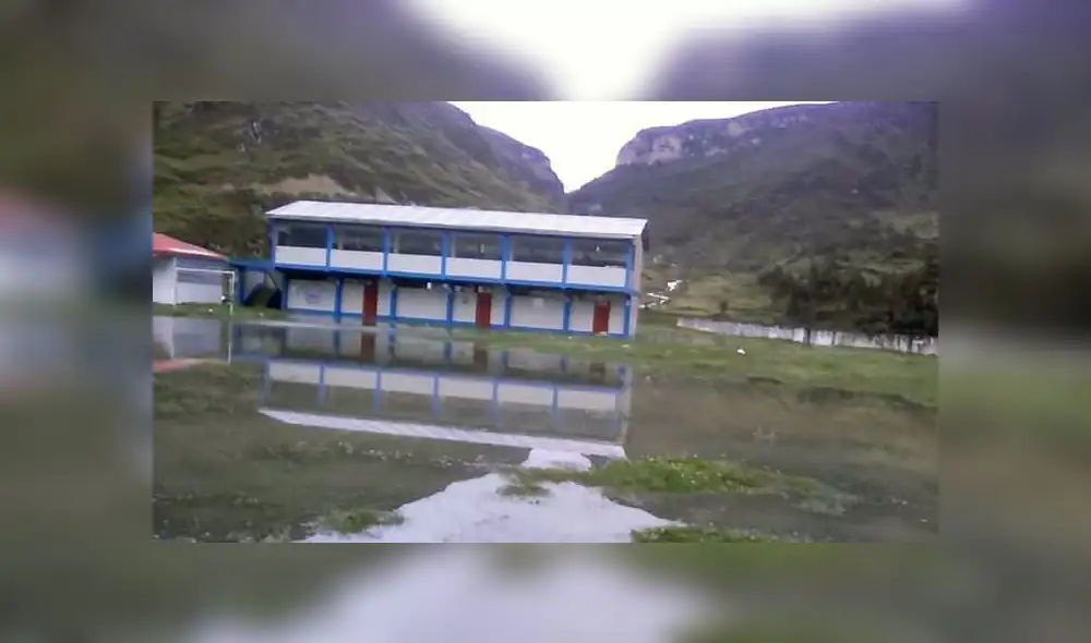 Desborde río inunda centro educativo a un mes de iniciarse el año escolar