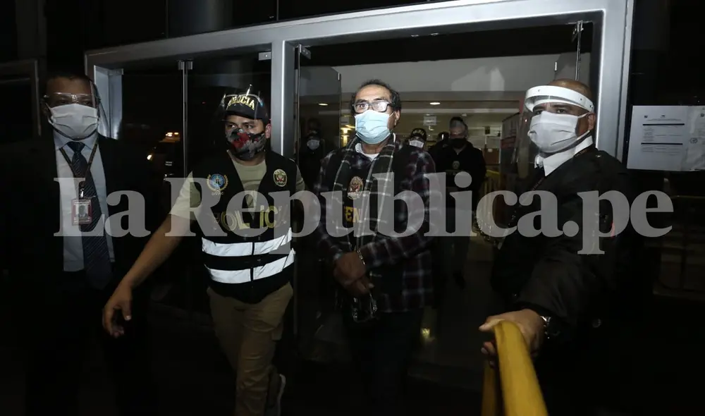 Los detenidos por caso Swing son trasladados a la prefectura/Fotos: John Reyes