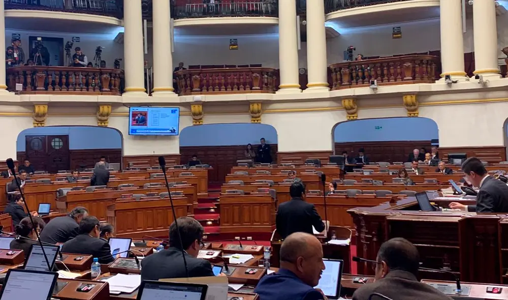 Ausencia de gran mayoría de bancada de Fuerza Popular en interpelación a ministro Vicente Zeballos. Ausencia de gran mayoría de bancada de Fuerza Popular en interpelación a ministro Vicente Zeballos.