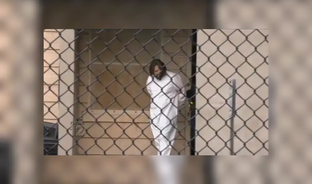 ‘¡Eres la siguiente!’: Joven ataca con un cuchillo a sus padres durante pelea familiar [VIDEO]