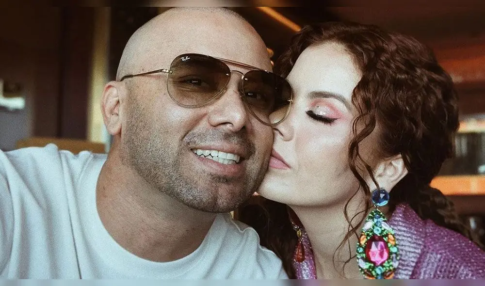 El cantante contrae nupcias religiosas por Año Nuevo. El cantante contrae nupcias religiosas por Año Nuevo.