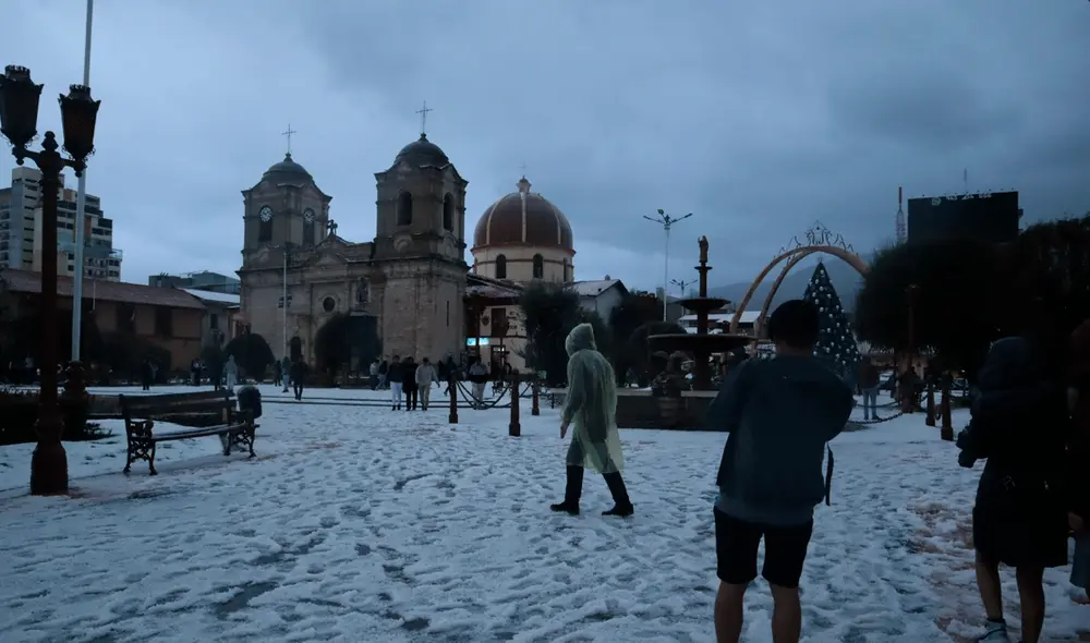 Inusual granizada sorprendió a los ciudadanos en Huancayo. Foto: Huancayork Times/Twitter