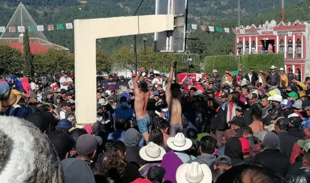 Indignados por los constantes robos, decidieron tomar la justicia por sus manos: Foto: @alertanoti/Twitter Indignados por los constantes robos, decidieron tomar la justicia por sus manos: Foto: @alertanoti/Twitter