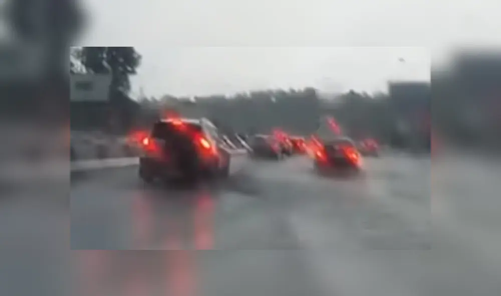 El incidente dejó aterrorizado a la conductora y sus pasajeros.