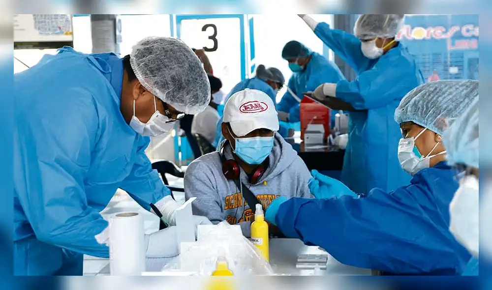 requisito. Cusqueños pasaron por pruebas rápidas en el terminal terrestre. Todos dieron negativo y pudieron embarcarse.