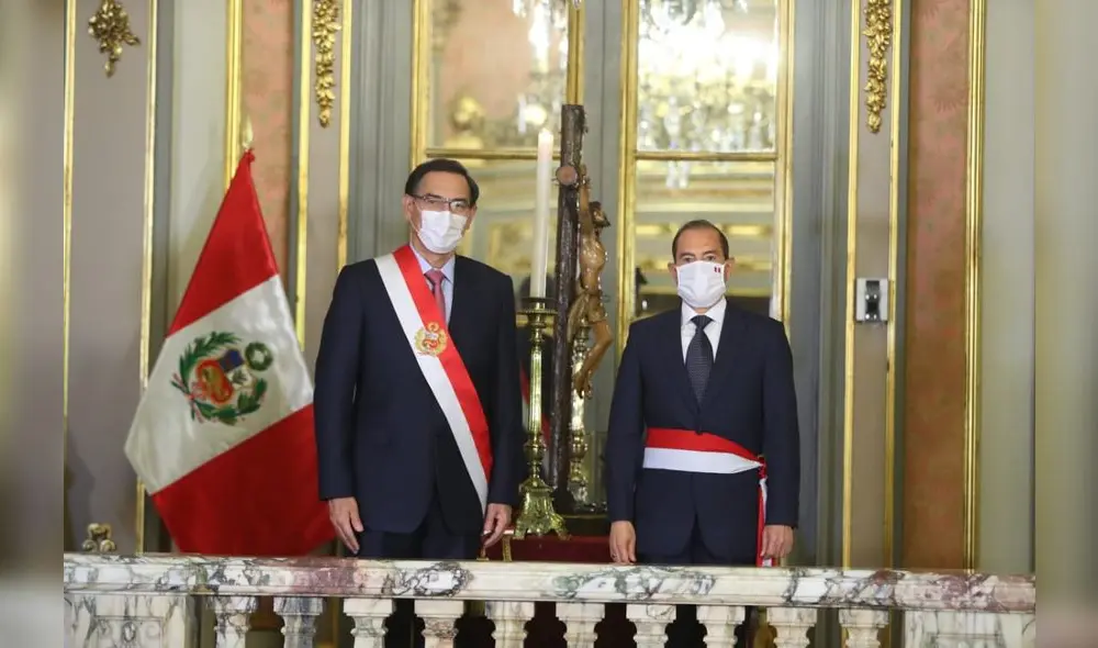 Vizcarra tomó juramento al nuevo gabinete ministerial. Vizcarra tomó juramento al nuevo gabinete ministerial.