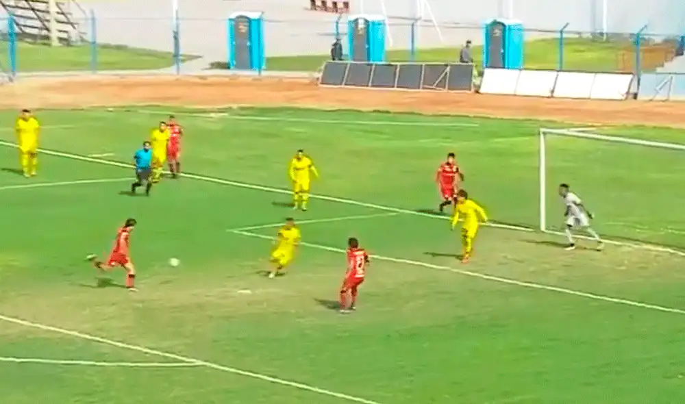 Rafael Guarderas pone el 1-0 en el Universitario vs. Coopsol por los cuartos de final de la Copa Bicentenario.