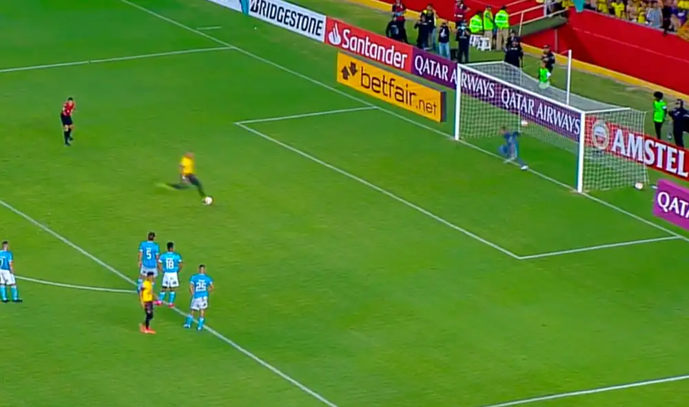 Jonathan Álvez marcó el cuarto gol de Barcelona SC sobre Sporting Cristal y prácticamente aseguró su pase a la fase 3 de la Copa Libertadores. | Foto: Facebook Watch