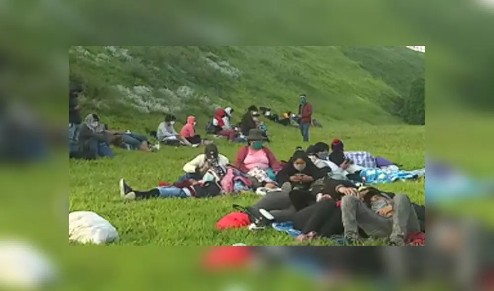 Personas en busca de llegar a sus pueblos. Créditos: América. Personas en busca de llegar a sus pueblos. Créditos: América.