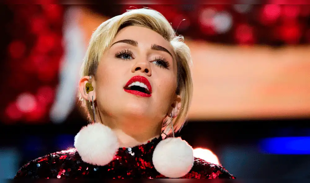 Miley Cyrus recibe duros comentarios tras posar desnuda junto a un perro [VIDEO]