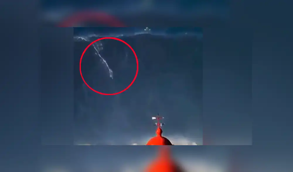 Vía YouTube. Espectadores quedaron atónitos al ver la increíble actuación del surfista cuando fue sorprendido con la ola considerada como la más alta del mundo