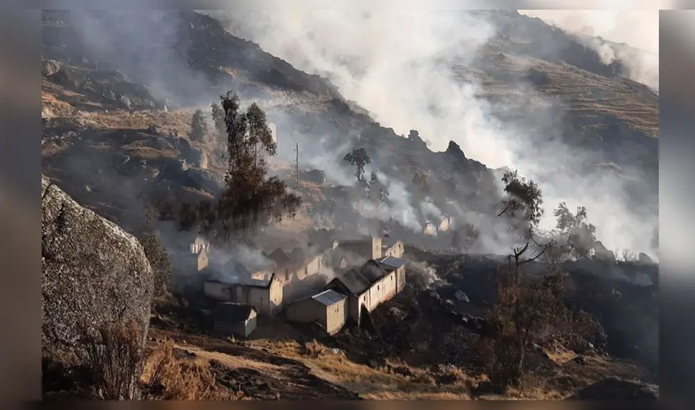 Voraz incendio en Puno dejó sin vivienda a varias familias.
