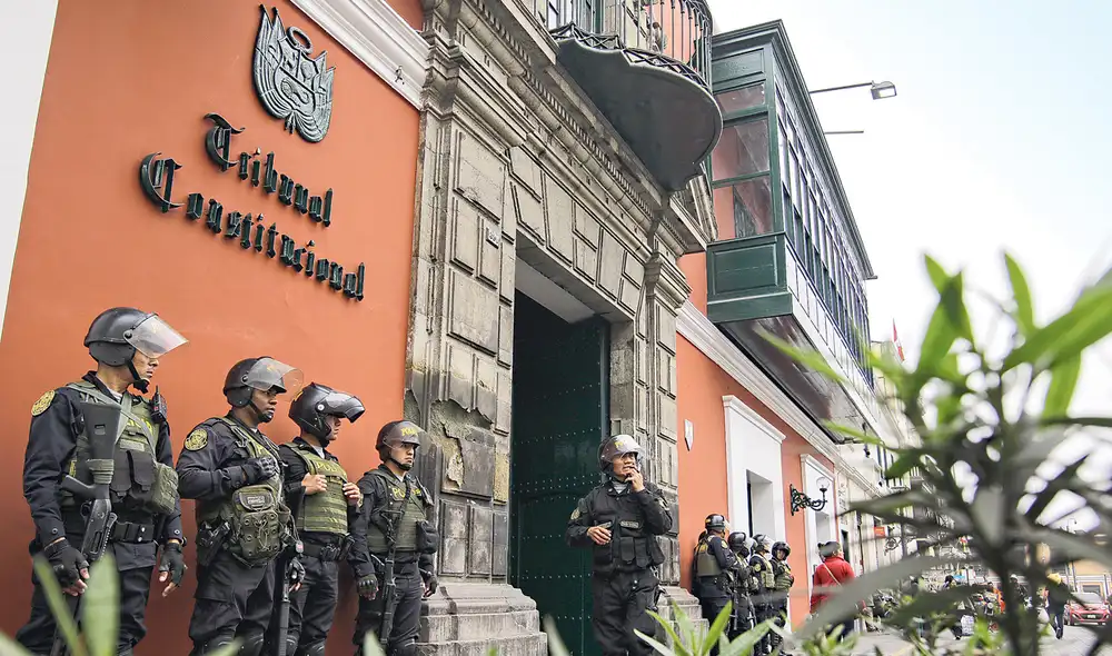 El dato. La mayoría de magistrados habrían preferido proteger a un amigo antes que resolver la contienda de competencia y dar tranquilidad al país y justicia a las víctimas de la represión. Foto: John Reyes/La República El dato. La mayoría de magistrados habrían preferido proteger a un amigo antes que resolver la contienda de competencia y dar tranquilidad al país y justicia a las víctimas de la represión. Foto: John Reyes/La República