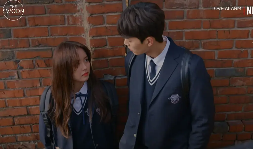 Desliza para ver más fotos de Song Kang en Love alarm. Créditos: Netflix