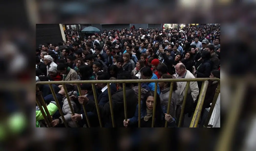 Varias personas que se dirigían al concierto de Juan Diego Flórez se vieron afectadas. (Foto: Aldair Mejía) Varias personas que se dirigían al concierto de Juan Diego Flórez se vieron afectadas. (Foto: Aldair Mejía)