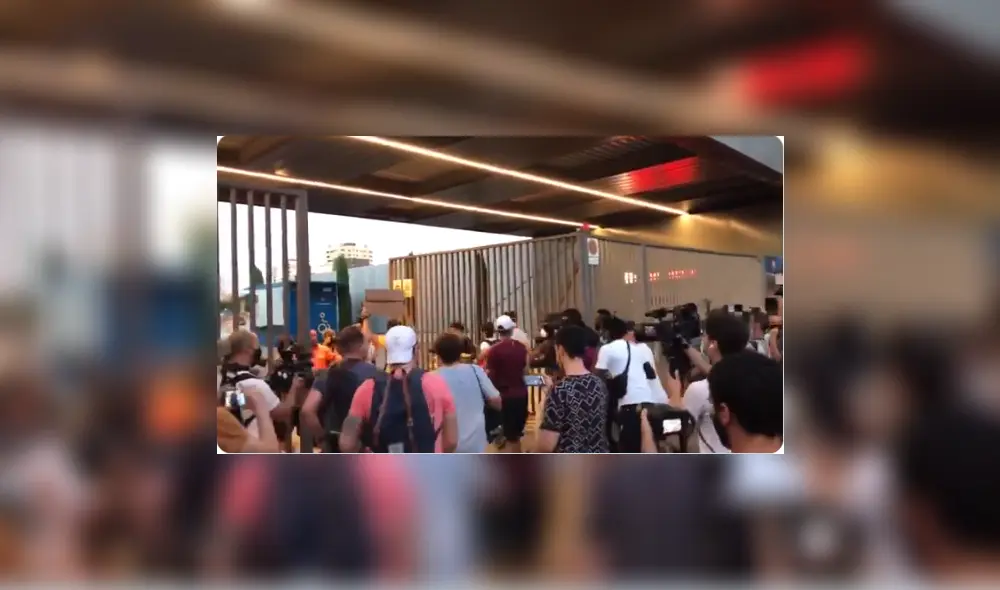 Según Mundo Deportivo, habrían sido alrededor de veinte fanáticos los que ingresaron al estadio. Foto: Captura de video/@DavidIbanez5