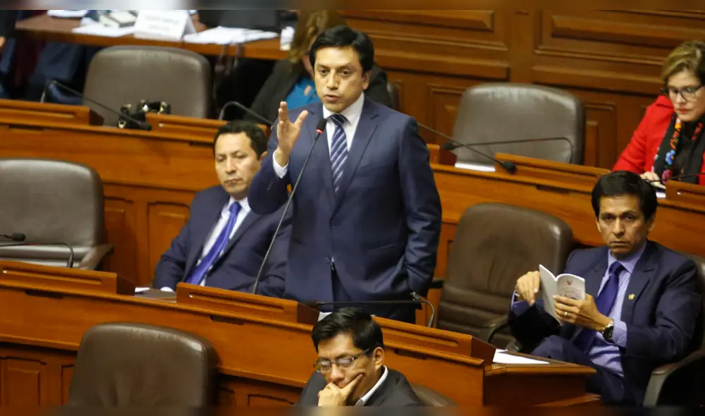 Bancada oficialista expresa respaldo a Martín Vizcarra tras renuncia de PPK 