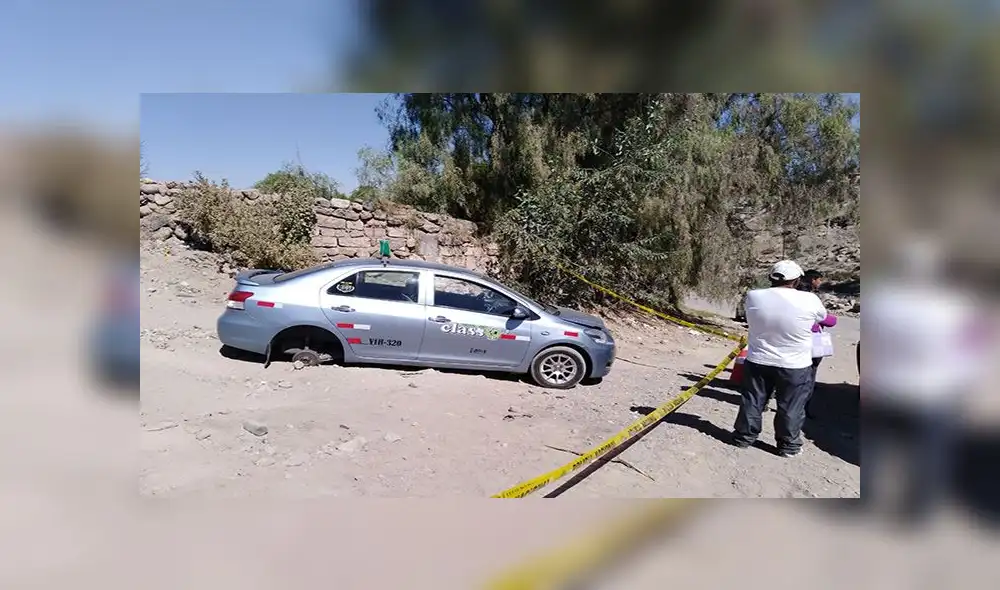 Arequipa: Desmantelan y abandonan taxi en Paucarpata Arequipa: Desmantelan y abandonan taxi en Paucarpata