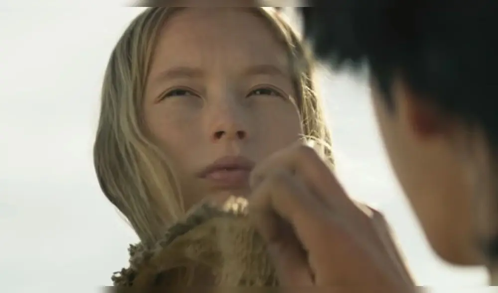 Rina ha participado en algunas películas, como "The Crossbreed" y "Famous Little Girl".