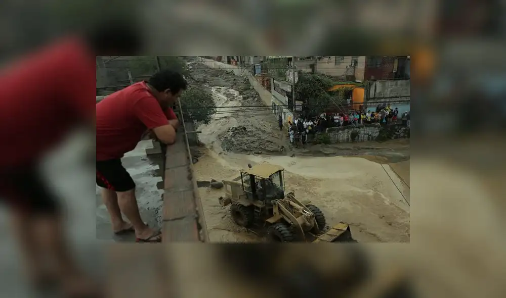 Trabajadores afectados por huaicos tendrán dos horas de tolerancia 