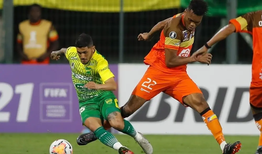 Defensa y Justicia se enfrenta a Delfín en la ciudad de Manta por la Copa Libertadores 2020. Foto: EFE