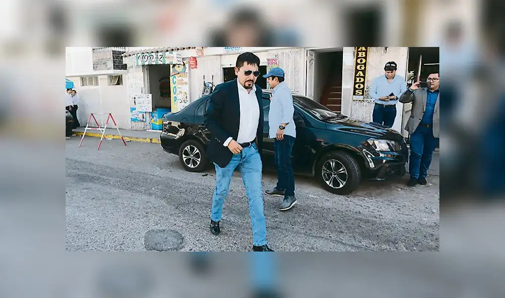 GOBERNADOR ELMER CACERES LLICA SE PRESENTA A DECLARA AL TERCER LLAMADO POR LA FISCALIA GOBERNADOR ELMER CACERES LLICA SE PRESENTA A DECLARA AL TERCER LLAMADO POR LA FISCALIA