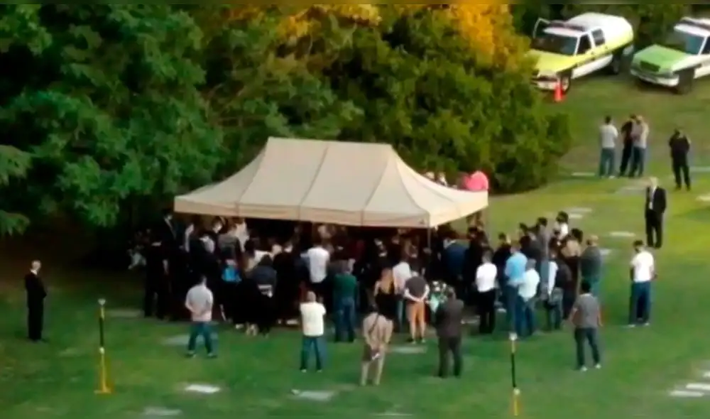 Tras varias horas de velo en la Casa Rosa, Diego Armando Maradona ya descansa en el cementerio. Foto: captura YouTube