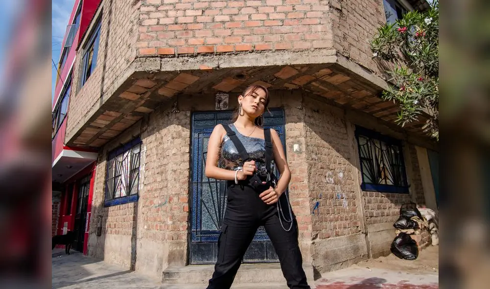 La casa de sus abuelos, la de los raspones, las travesuras y los piscinazos.