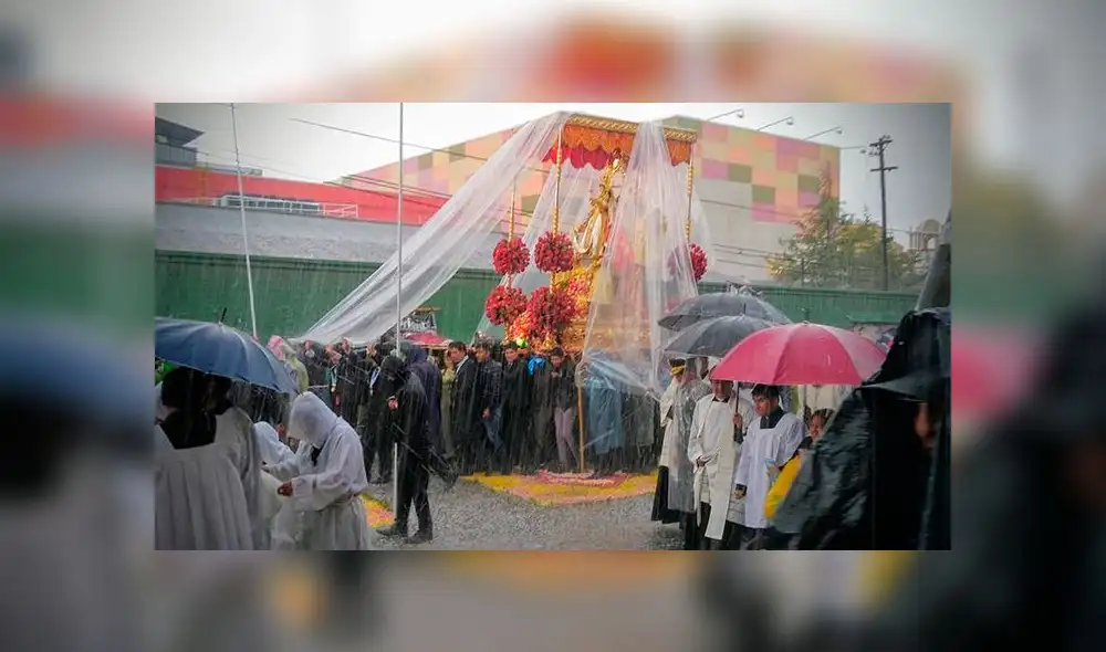 Procesión de la Virgen de la Candelaria continuó en medio de intensa granizada.