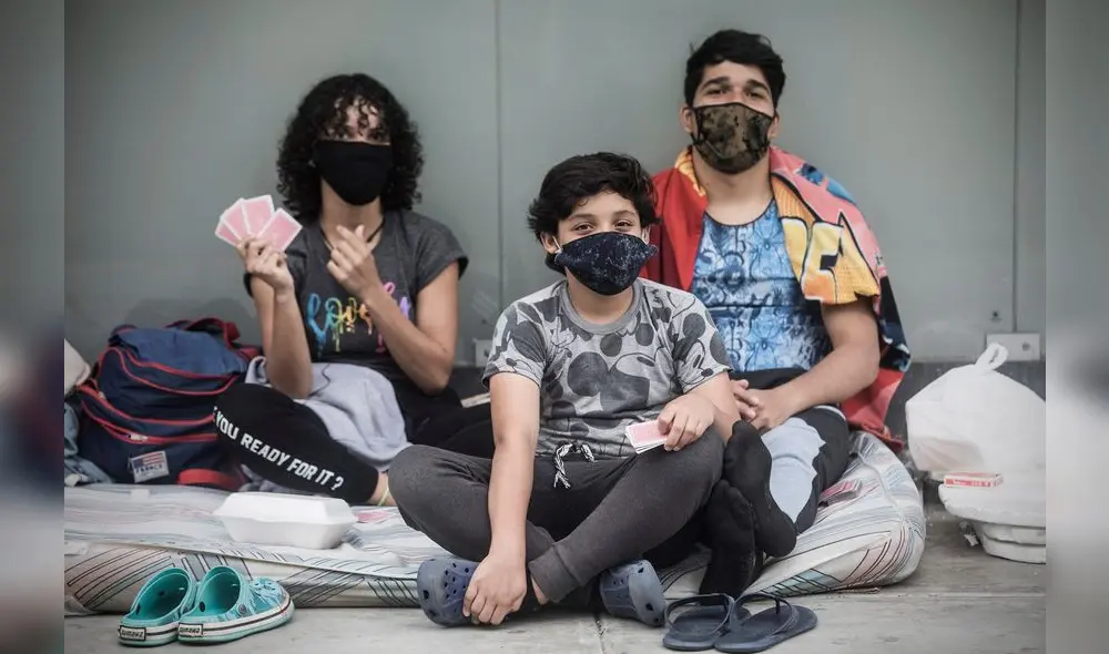 Venezolanos en Perú acampan fuera de su embajada debido a la crisis por la COVID-19 | Créditos: Jose Vidal Jordan