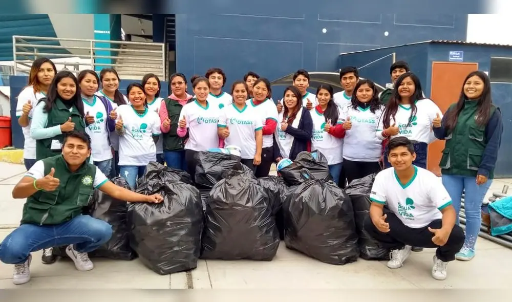Jóvenes reciclan desechos para disminuir la contaminación en Moquegua Jóvenes reciclan desechos para disminuir la contaminación en Moquegua
