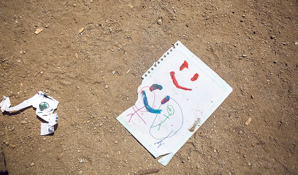 Abandono. A miles de escolares solo les queda aprender con libros o cuadernos ante la falta de conectividad. Abandono. A miles de escolares solo les queda aprender con libros o cuadernos ante la falta de conectividad.