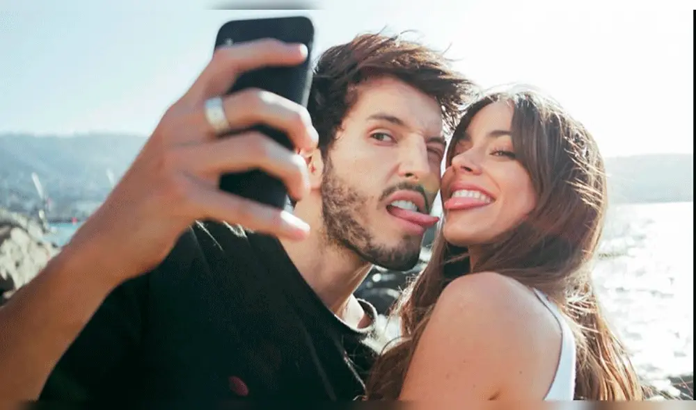 Sebastián Yatra besó a Tini Stoessel y fans enloquecieron