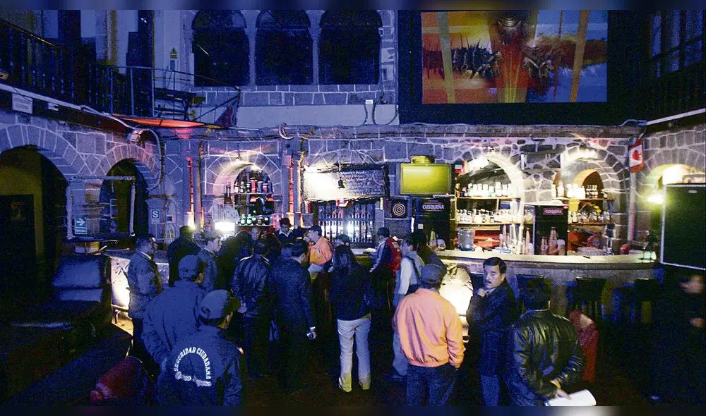 UNA OPERACION DE INSPECCION DE DISCOTECAS REALIZÓ LA GOBERNATURA DEL CUSCO JUNTO A LA FISCALIA DE PREVENCION DEL DELITO Y DEFENSA CIVIL EN LOCALES PÚBLICOS DEL CENTRO DE LA CIUDAD ENCONTRANDOSÉ QUE NO CUENTAN CON LOS REQUISITOS DE SEGURIDAD.
DISCOTECAS
UNA OPERACION DE INSPECCION DE DISCOTECAS REALIZÓ LA GOBERNATURA DEL CUSCO JUNTO A LA FISCALIA DE PREVENCION DEL DELITO Y DEFENSA CIVIL EN LOCALES PÚBLICOS DEL CENTRO DE LA CIUDAD ENCONTRANDOSÉ QUE NO CUENTAN CON LOS REQUISITOS DE SEGURIDAD.
DISCOTECAS