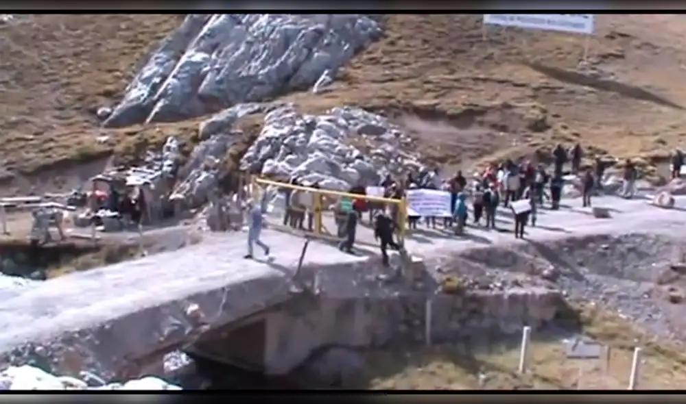 Pasco: Comuneros bloquean acceso a minera Trevali Santander