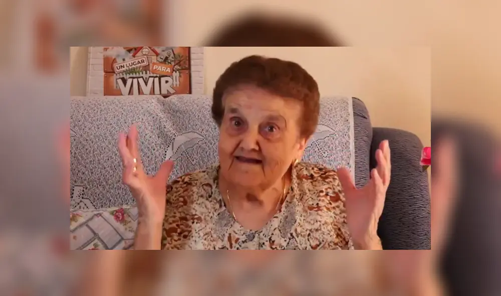 "Antes nos quejábamos porque no habían mascarillas, ahora que las tenemos, ¿no nos la vamos a poner?", comentó la mujer. Foto: Gonzz Monster / Twitter